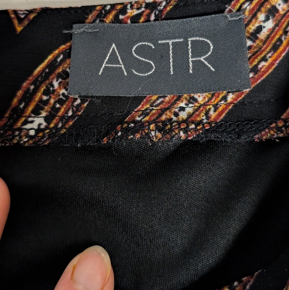 Astr Chevron Maxi Skirt in Black a - Picture 7 of 10